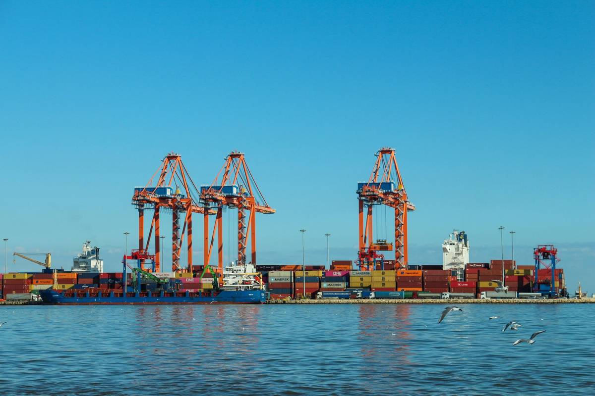 Sea Freight from Tanjung Priok: Choosing FCL or LCL for Export and Import Cargo