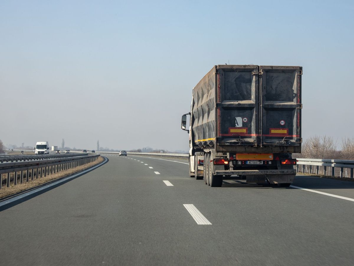 How to Control Detention and Demurrage During Land Transport